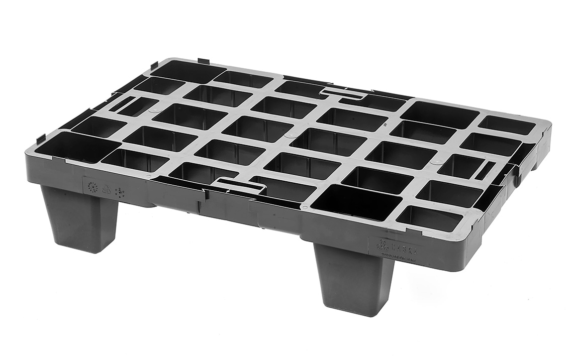 Quarter retail pallet / display pallet reusable plastic